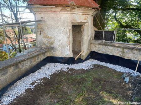 Obnovljena oba grajska stolpiča na Zapricah (2)